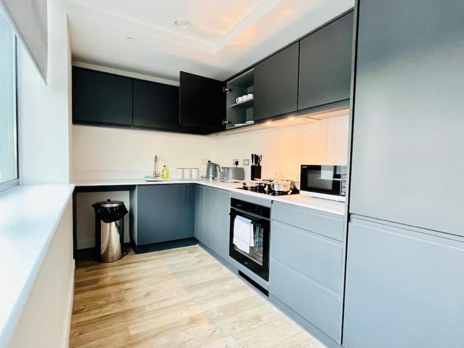 Modern One Bedroom Apartment Near Old Trafford Stadium แมนเชสเตอร์ ภายนอก รูปภาพ