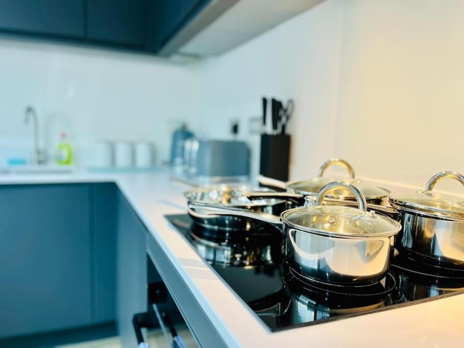 Modern One Bedroom Apartment Near Old Trafford Stadium แมนเชสเตอร์ ภายนอก รูปภาพ