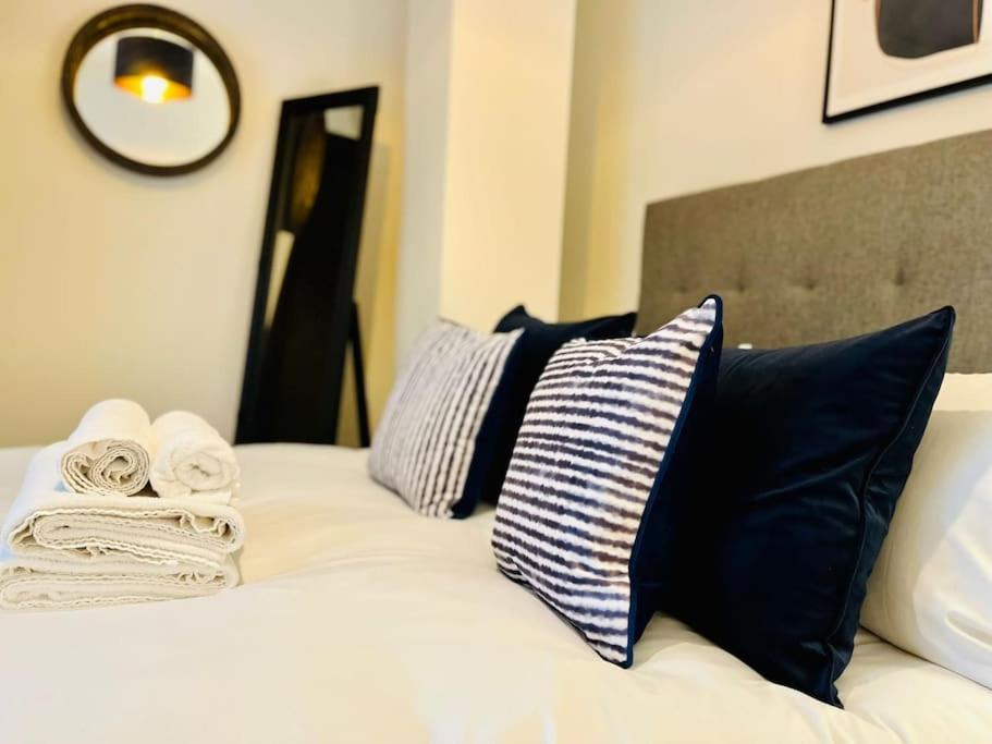 Modern One Bedroom Apartment Near Old Trafford Stadium แมนเชสเตอร์ ภายนอก รูปภาพ
